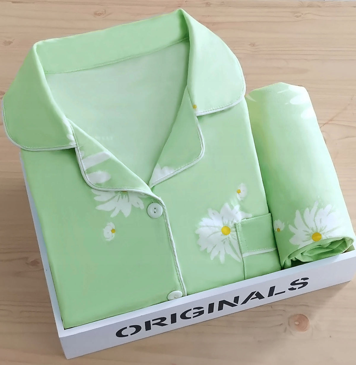 Women's Button-Front Pyjamas — Green Floral Print