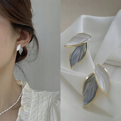 Delicate Women's Gold-Tone Stud Earrings