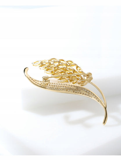 Broche fleur à zircons – doré