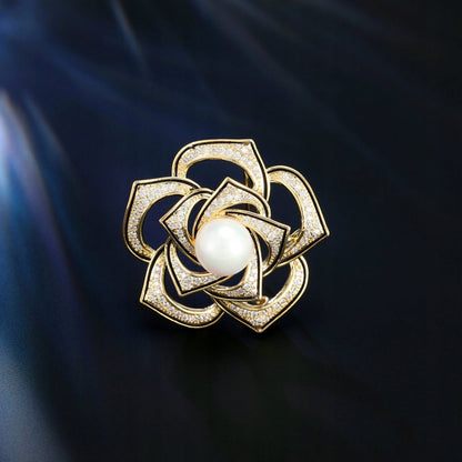 Broche fleur à zircons