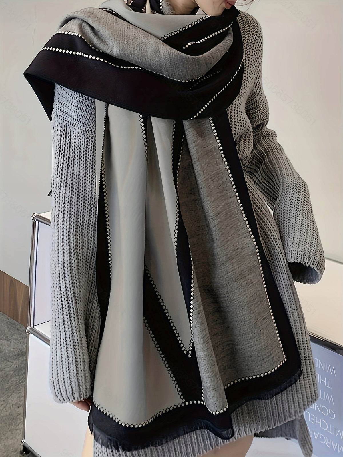 Dámská zimní šála 180 × 66 cm – šedý a černý