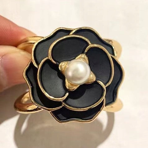 Hebilla para pañuelo con forma de flor – dorado y negro