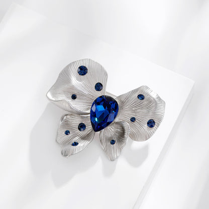 Broche fleur à zircons – argenté