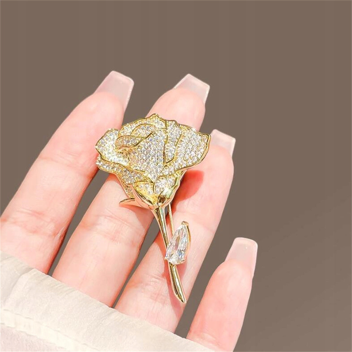 Broche rose à zircons – doré et rose