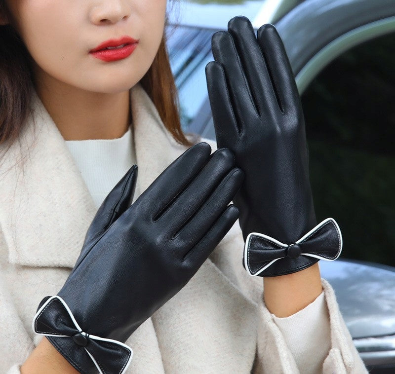 Black Women's Faux-Leather Gloves with a Decorative Bow — Stylish Accessories