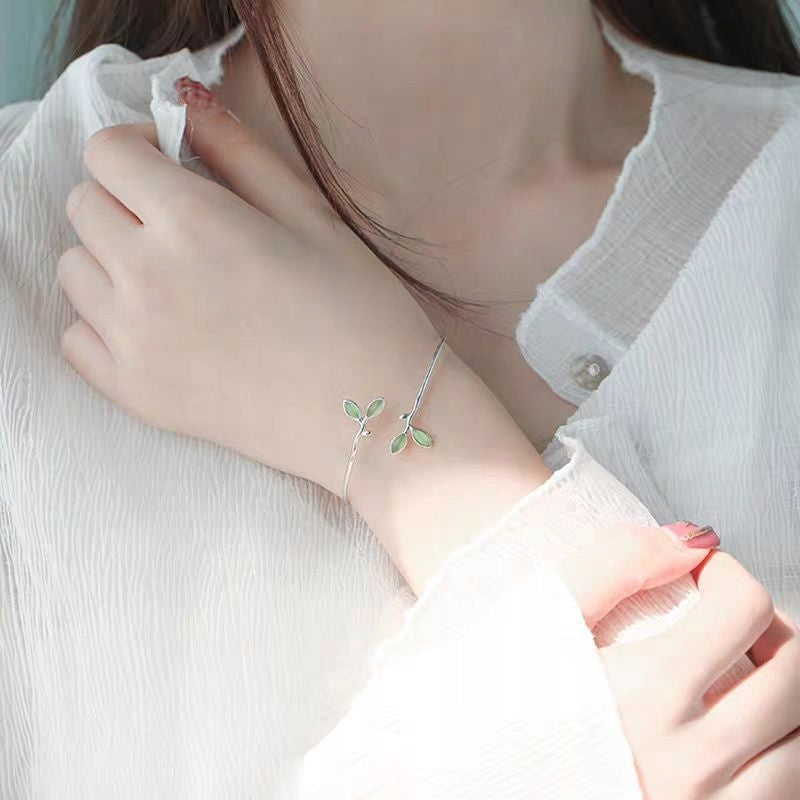 Elegant Women's Bracelet — Delicate, Understated Jewellery