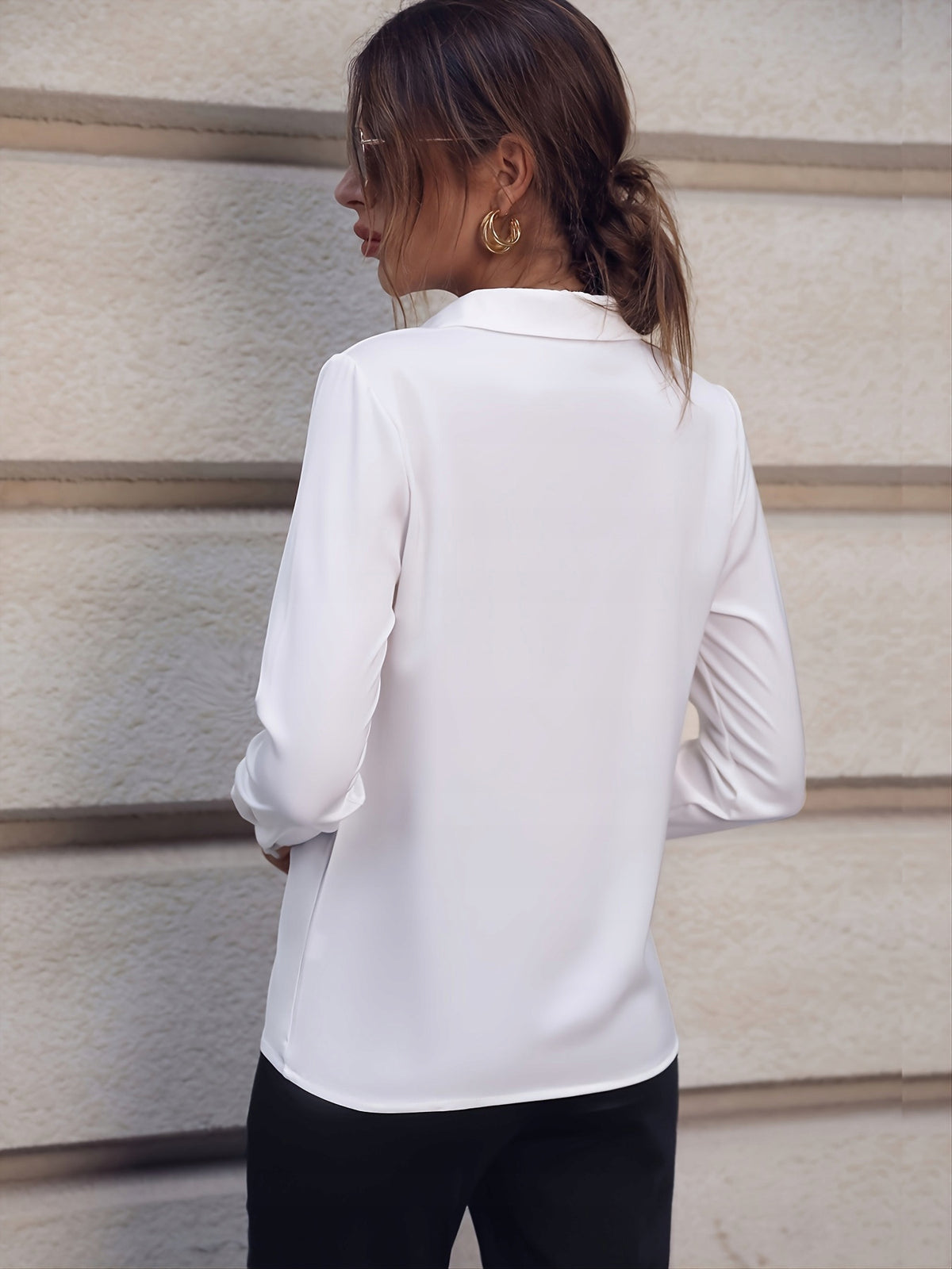 Elegante Damenbluse mit Kragen – weiß