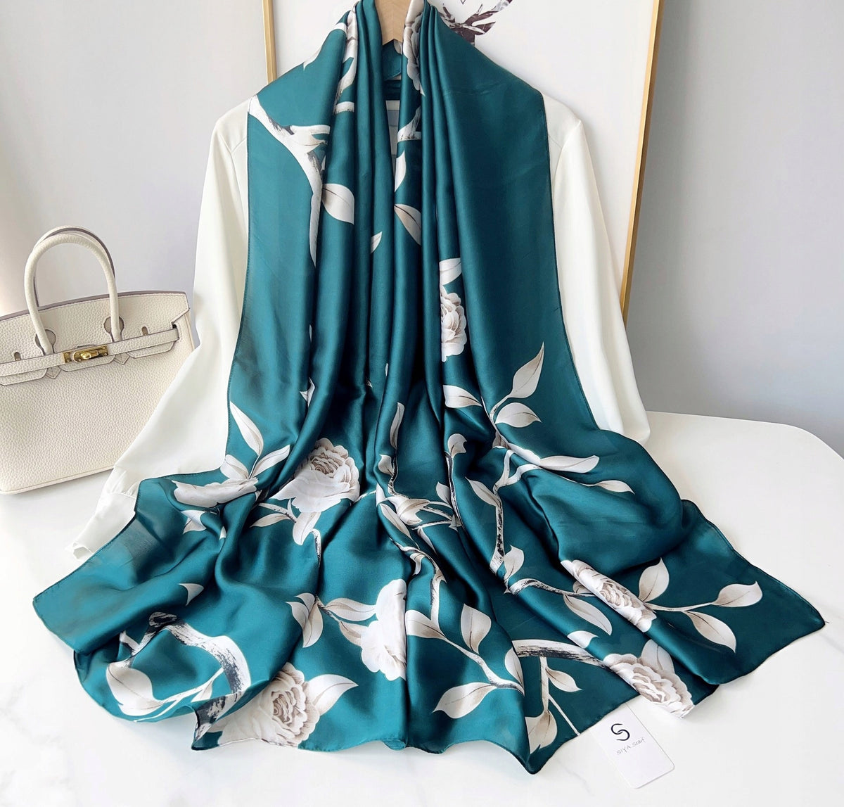 Silk-Effect Scarf 180 × 90 cm
