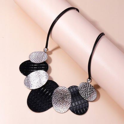 Collier pour femme à cercles – argenté et noir