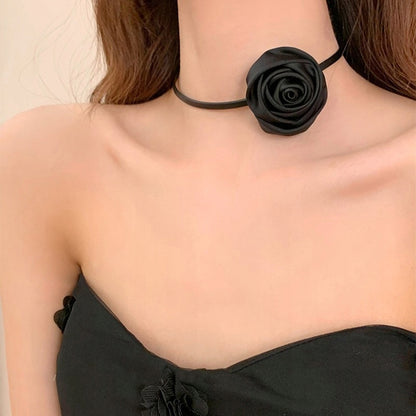 Colier choker cu trandafir – negru și roz