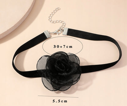 Colier choker cu trandafir – negru și roz
