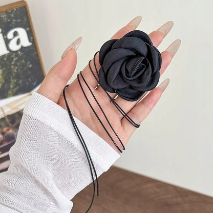 Colier choker cu trandafir – negru și roz