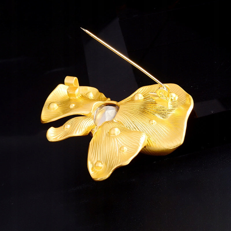 Flower Brooch with Rhinestones – Gold-Tone