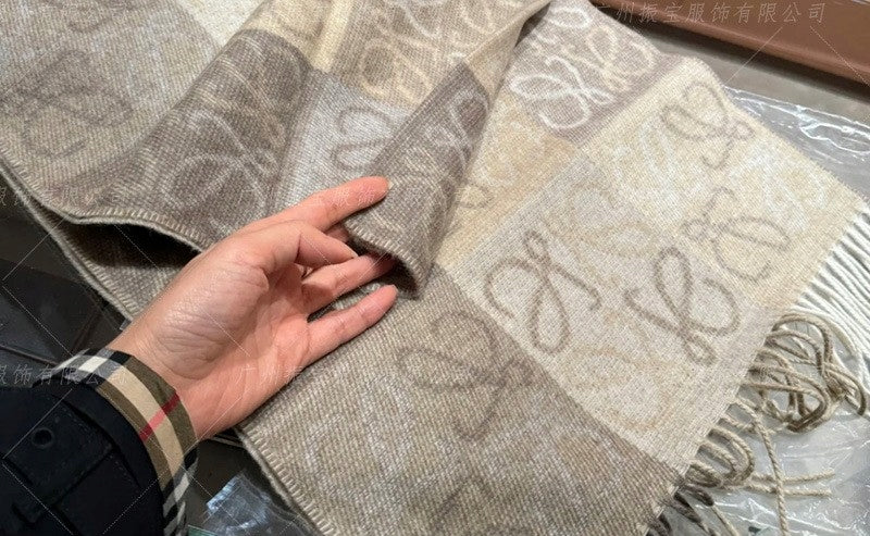 Vlněná šála s kašmírem 180 × 45 cm – béžový