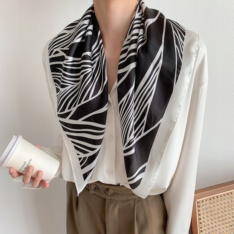 Pañuelo de mujer de imitación de seda 90 × 90 cm – beige