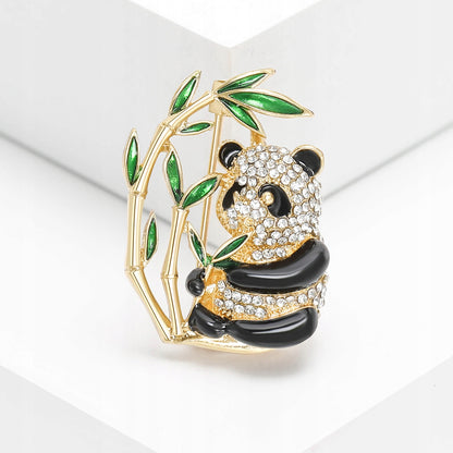 Brosche Panda auf Bambus mit Zirkonia – goldfarben