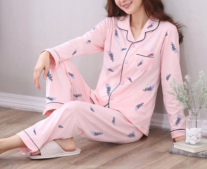 Pijama de mujer con botones – rosa, con plumas