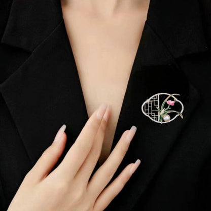 Broche flor enmarcada con circonitas