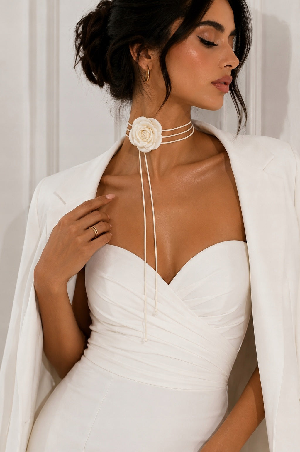 Elegant Women's Cream Rose Choker Necklace