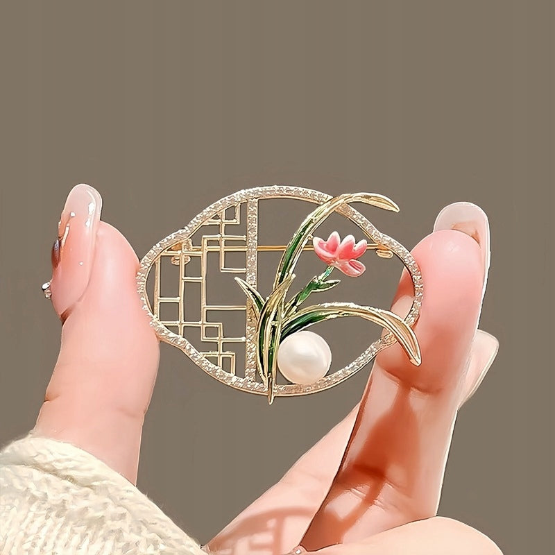 Broche flor enmarcada con circonitas