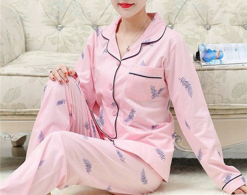 Pijama de mujer con botones – rosa, con plumas