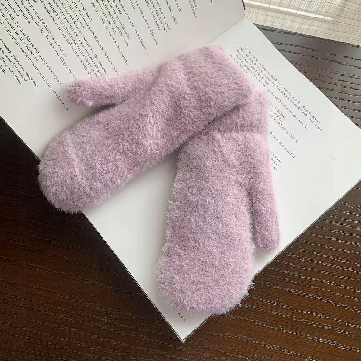 Dámské rukavice ze semišové látky