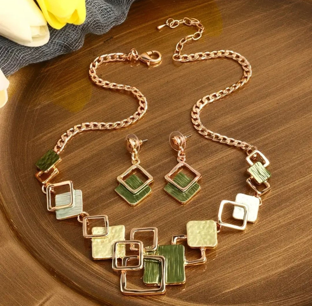 Elegant Necklace and Earrings Set — Gold-Tone and Green Fashion Jewellery