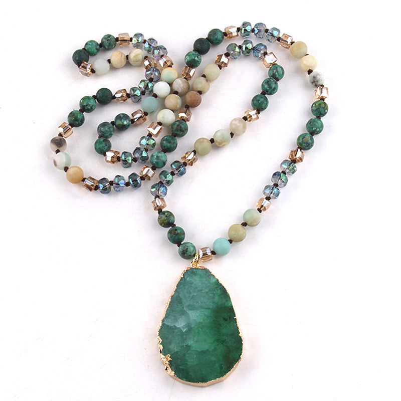 Elegant Necklace with a Green Semi-Precious Stone — Fashionable Pendant Jewellery