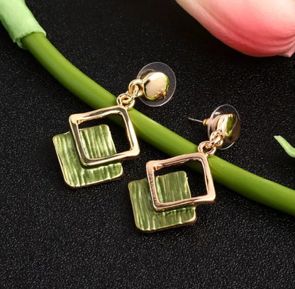 Elegant Necklace and Earrings Set — Gold-Tone and Green Fashion Jewellery