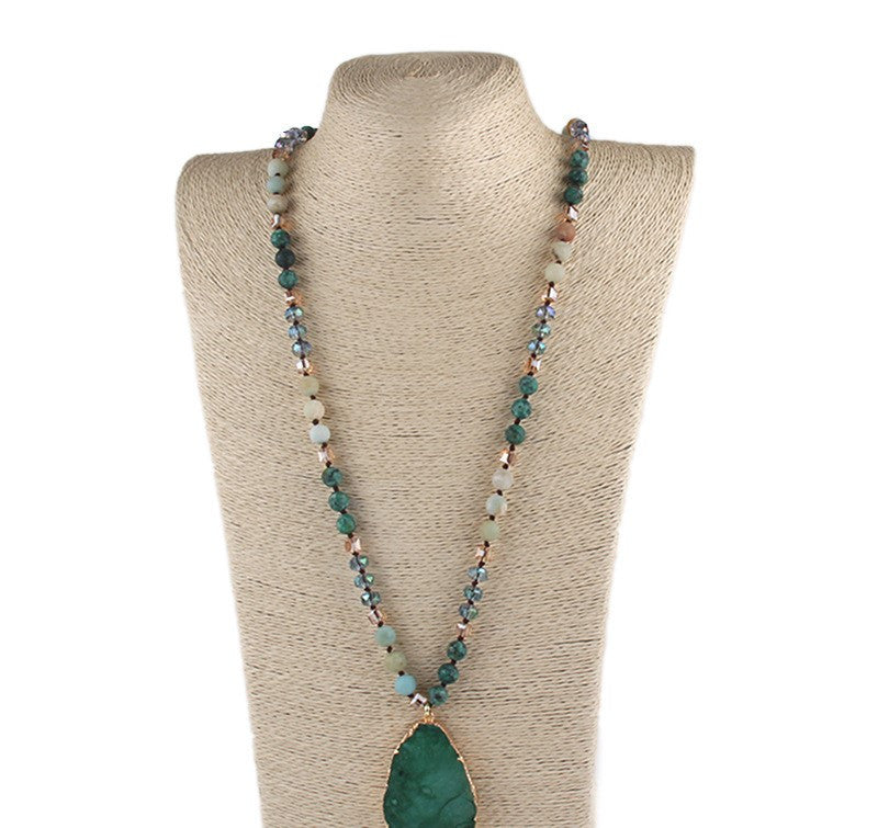 Elegant Necklace with a Green Semi-Precious Stone — Fashionable Pendant Jewellery