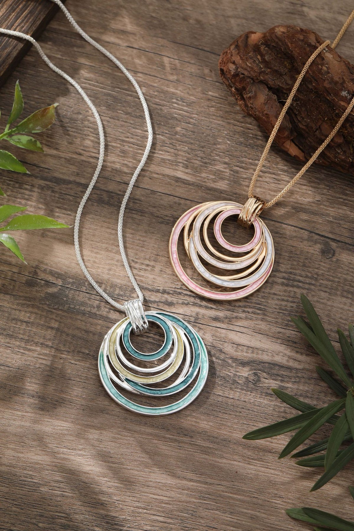 Beautiful Silver-Tone and Blue Circle Necklace with a Distinctive Pendant — Elegant Fashion Jewellery