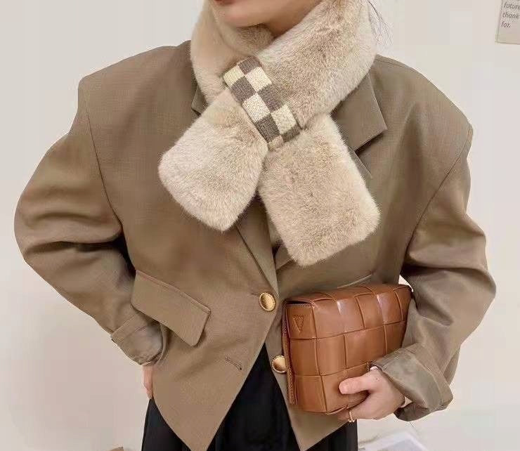 Écharpe en fausse fourrure 85 × 12 cm – beige foncé