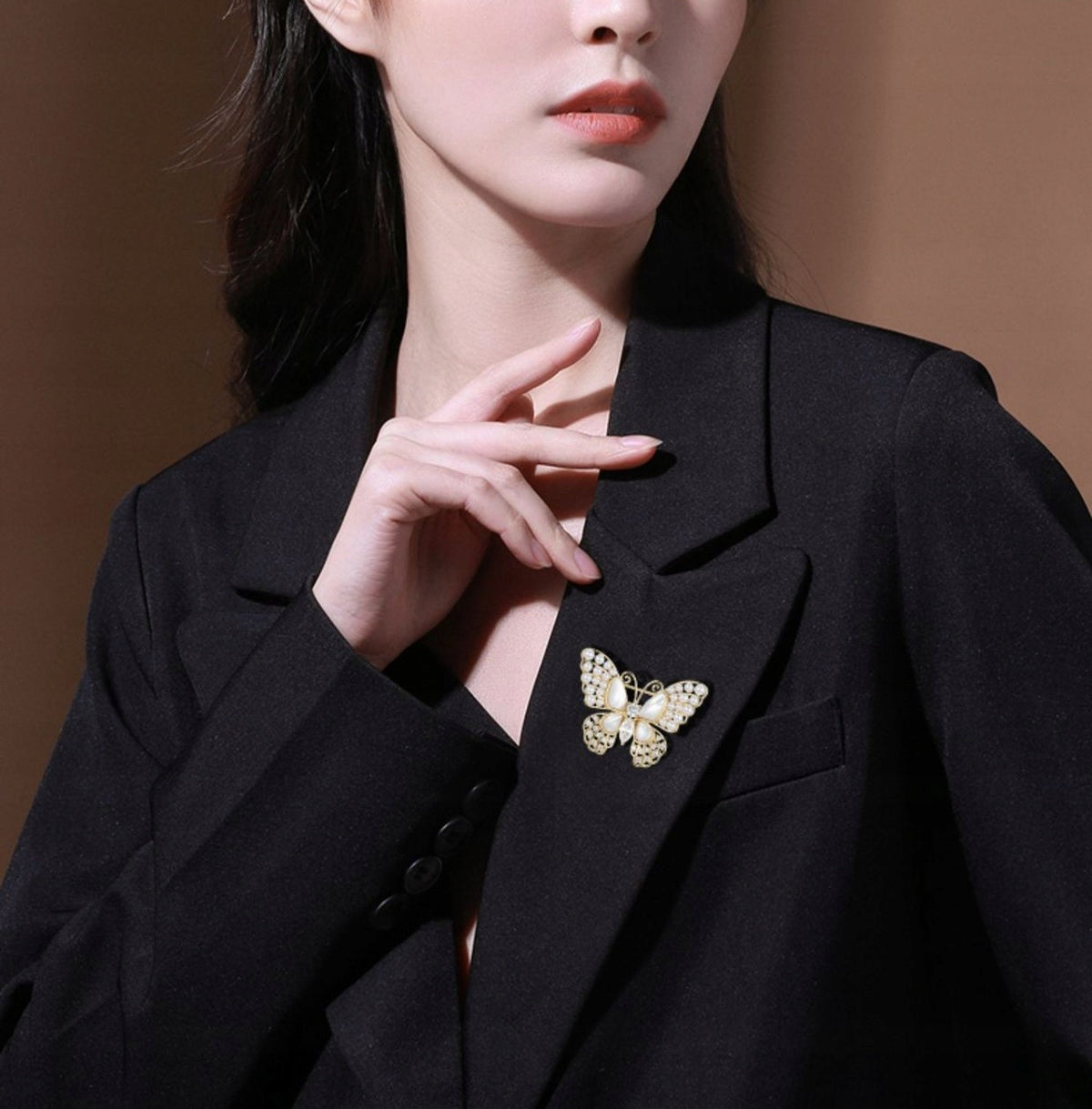 Broche papillon à zircons – doré