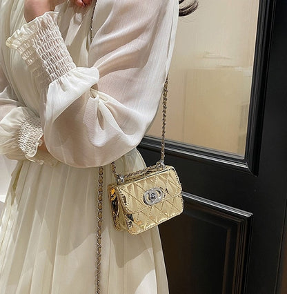 Gesteppte Mini-Handtasche – goldfarben