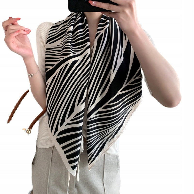 Pañuelo de mujer de imitación de seda 90 × 90 cm – beige