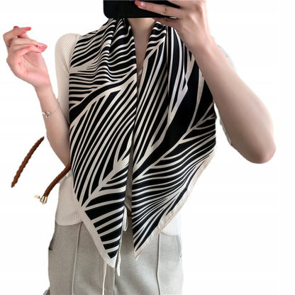 Pañuelo de mujer de imitación de seda 90 × 90 cm – beige
