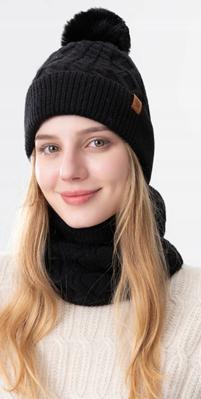 Set de iarnă: căciulă, fular tubular și mănuși – negru