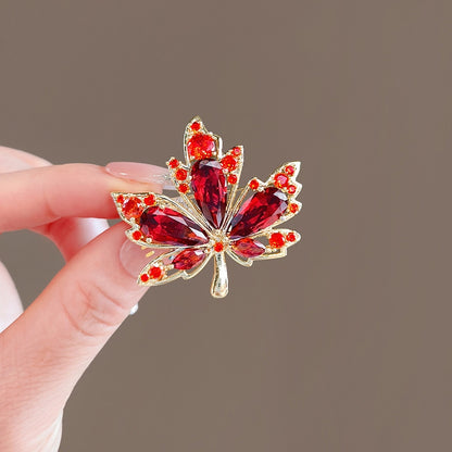 Broche feuille à zircons – doré
