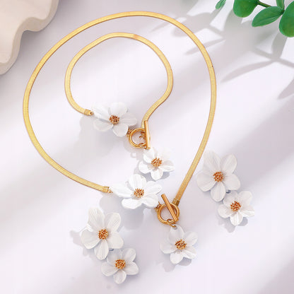 Statement White Flower Jewellery Set — Necklace, Earrings and Bracelet