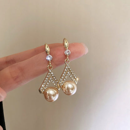 Elegant Women's Earrings with Cubic Zirconia and a Pearl