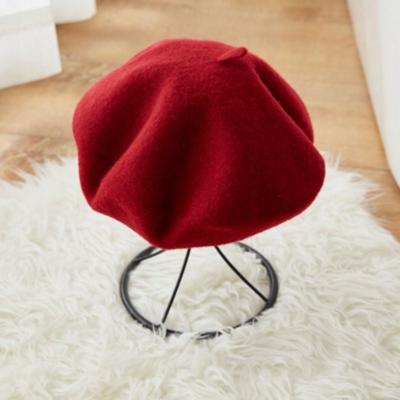 Women's Elegant Brown French-Style Beret — Classic Design with a Stem