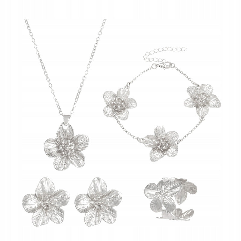 Parure : collier, boucles d’oreilles, bracelet et bague – argenté