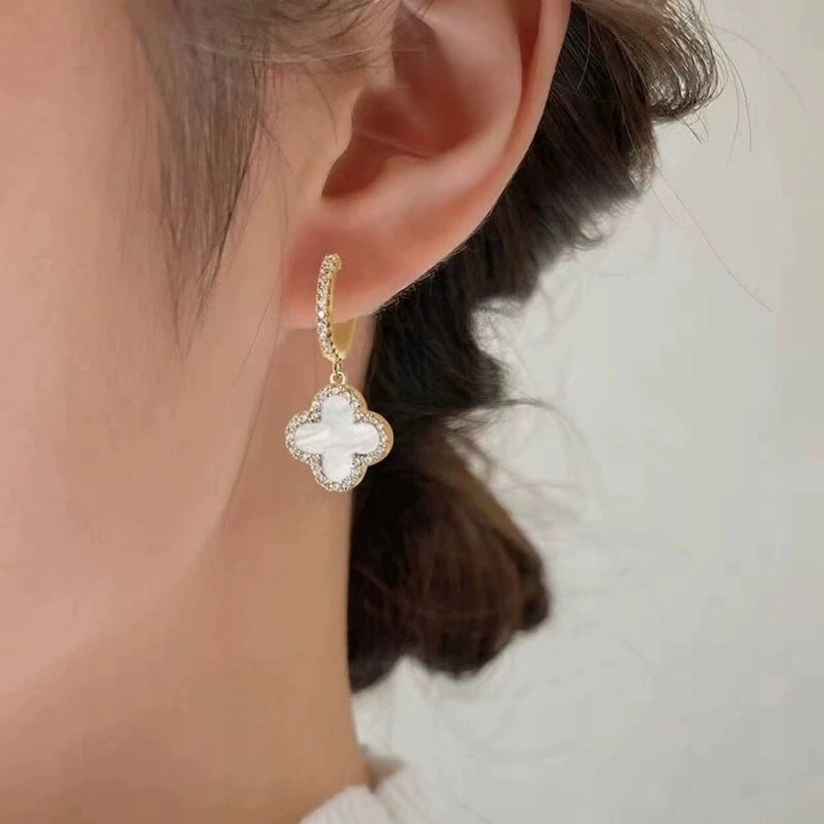 Women's Earrings with Rhinestones – White