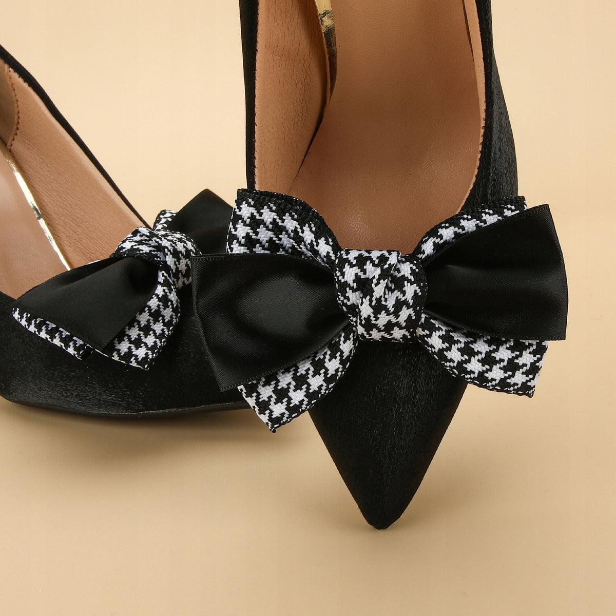 Satin-Schuhclips in Schleifenform – schwarz