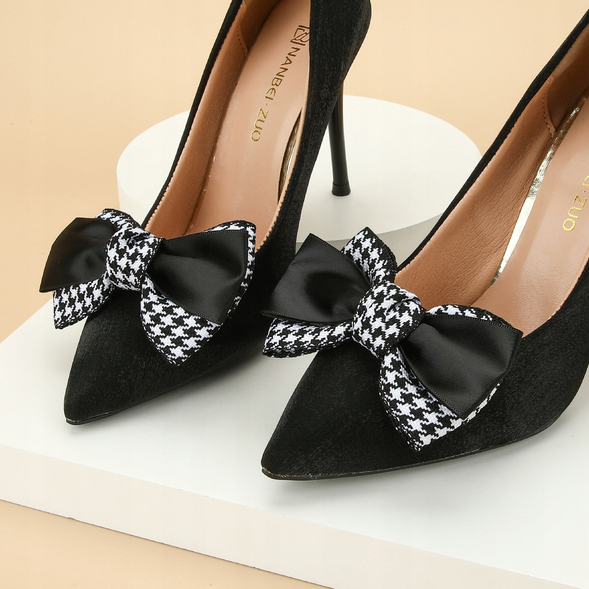 Satin-Schuhclips in Schleifenform – schwarz