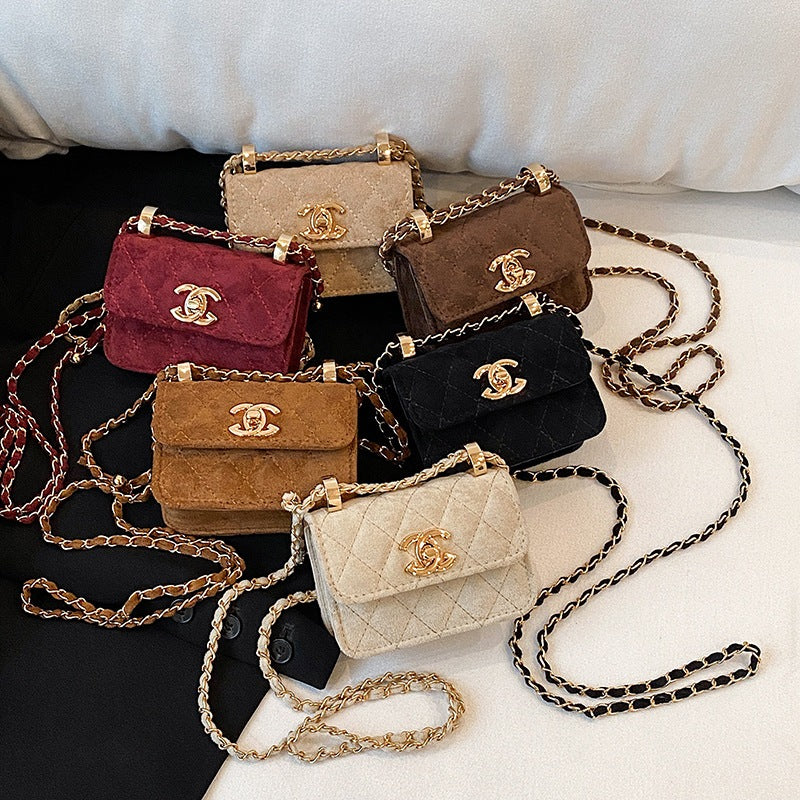 mała czarna TOREBKA damska pikowana na łańcuszku mini luksusowa 13×11×6 cm