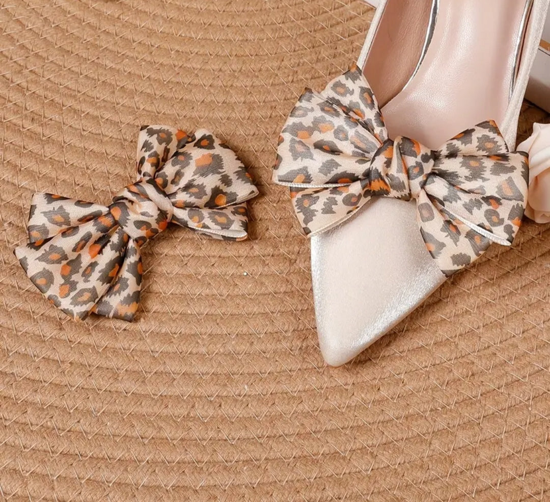 Beige Bow Shoe Clips — Elegant Decorations for High Heels