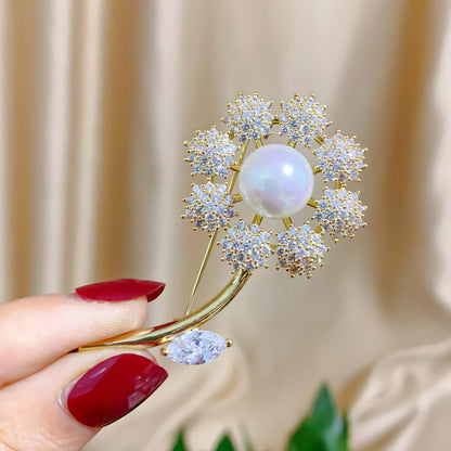 Broche fleur à zircons