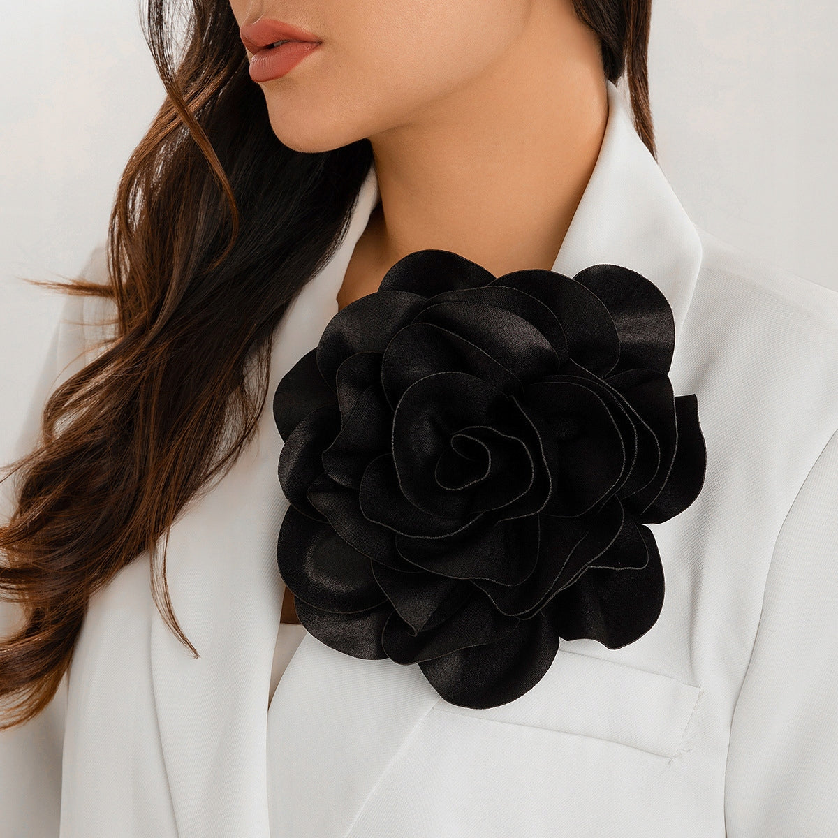 20 cm Satin-Effect Rose Brooch – Black & Pink