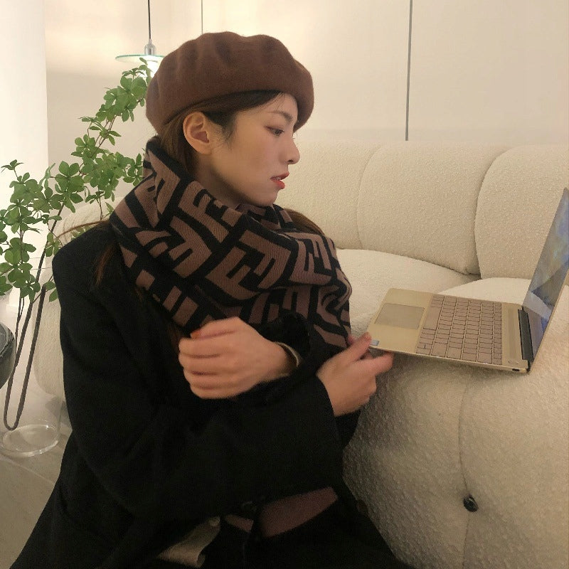 Women's Elegant Brown French-Style Beret — Classic Design with a Stem
